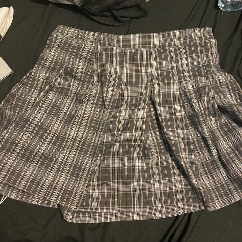 pleated skirt